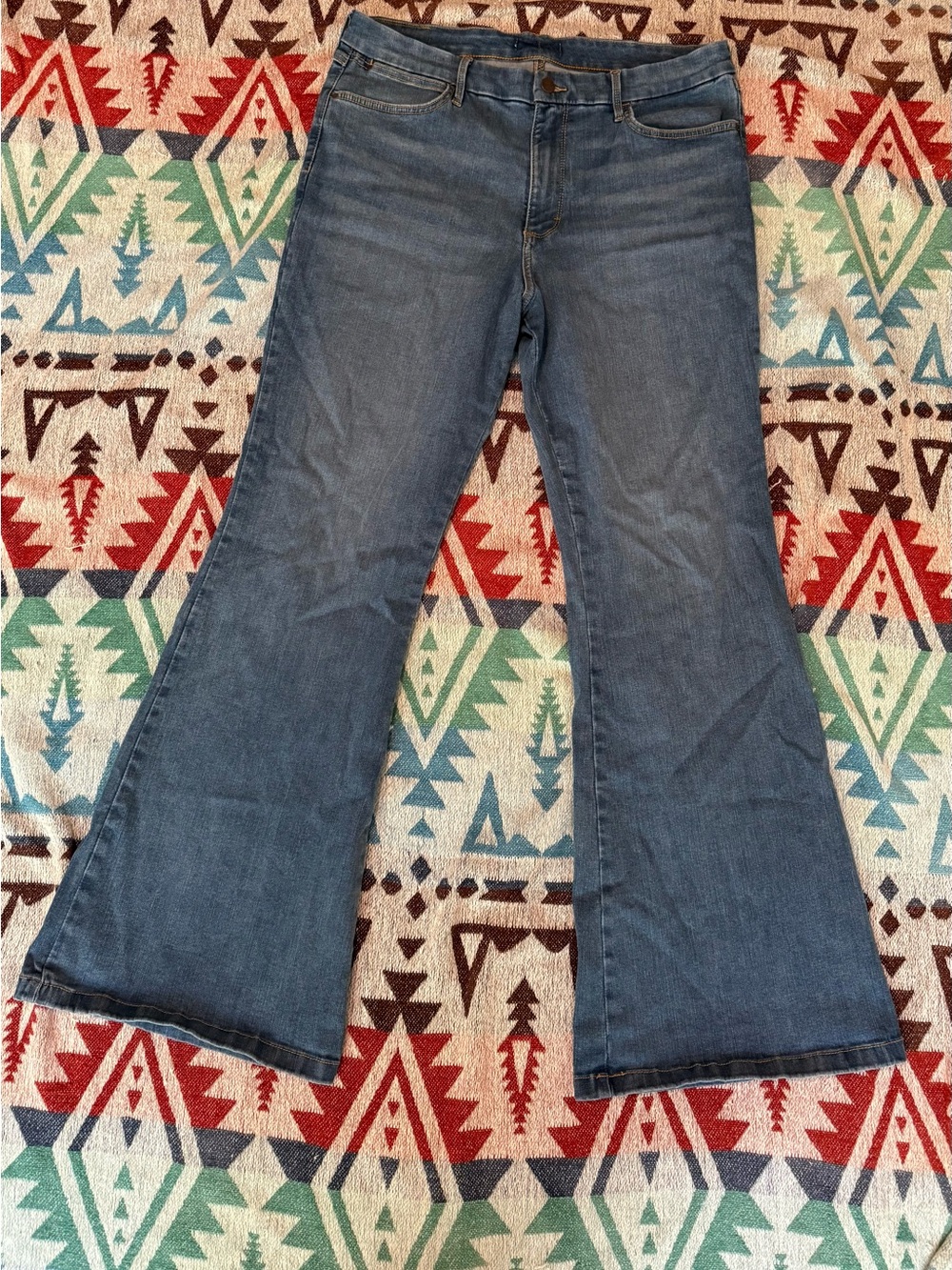 WOMEN'S WRANGLER BESPOKE HIGH RISE FLARE JEAN